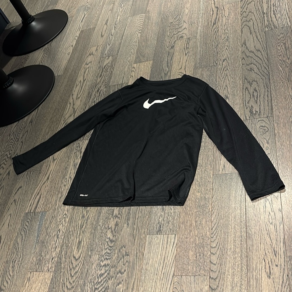 Nike dri ft long sleeve boy shirt Sz L